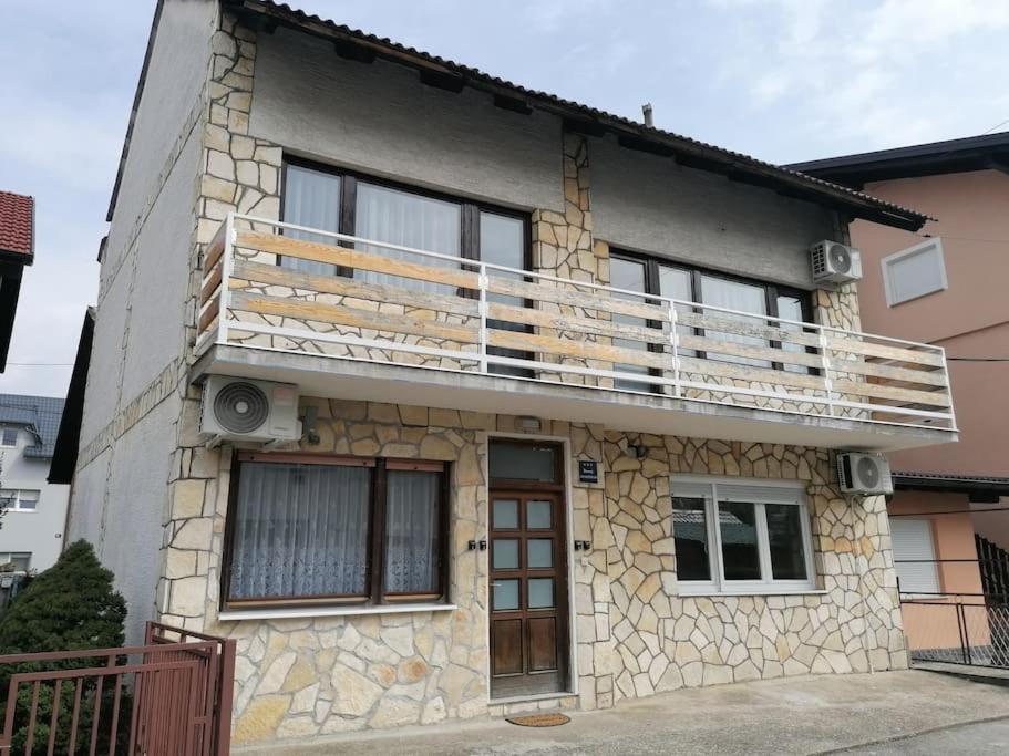 Cozy 1-Bdrm Apt In Dubec, Ideal For Work Or Study Sesvete Zewnętrze zdjęcie
