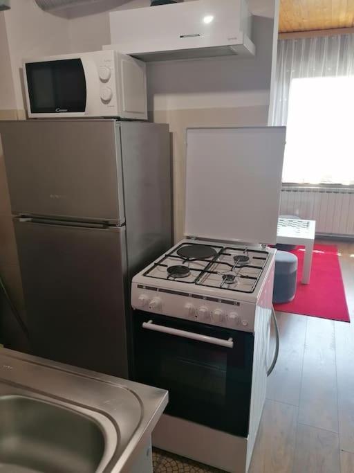 Cozy 1-Bdrm Apt In Dubec, Ideal For Work Or Study Sesvete Zewnętrze zdjęcie