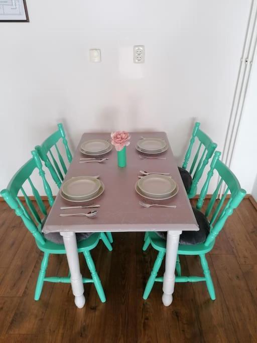 Cozy 1-Bdrm Apt In Dubec, Ideal For Work Or Study Sesvete Zewnętrze zdjęcie