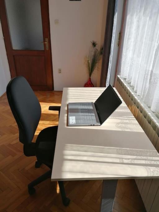 Cozy 1-Bdrm Apt In Dubec, Ideal For Work Or Study Sesvete Zewnętrze zdjęcie